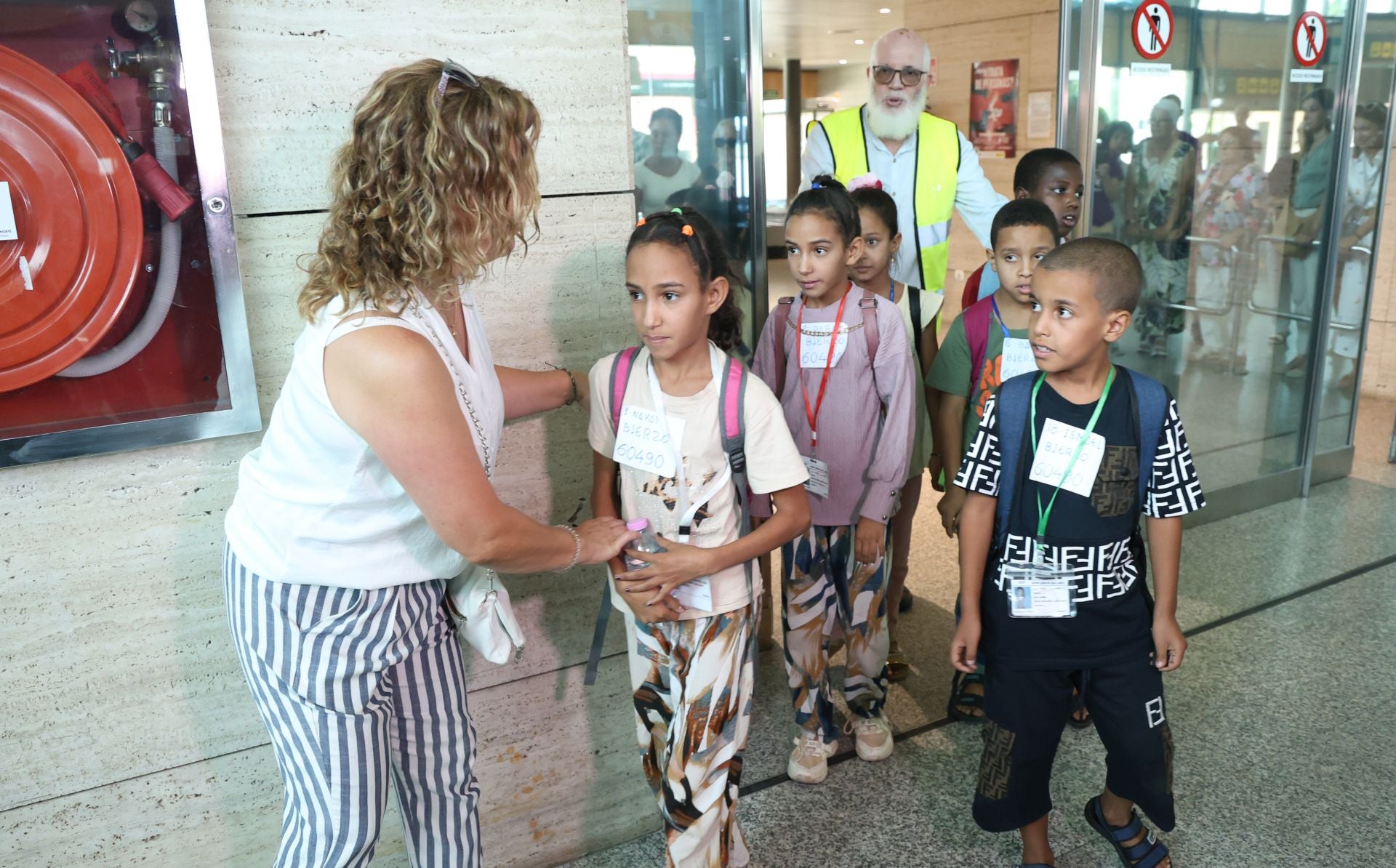 Llegada de los niños saharauis al Aeropuerto de Villanubla.