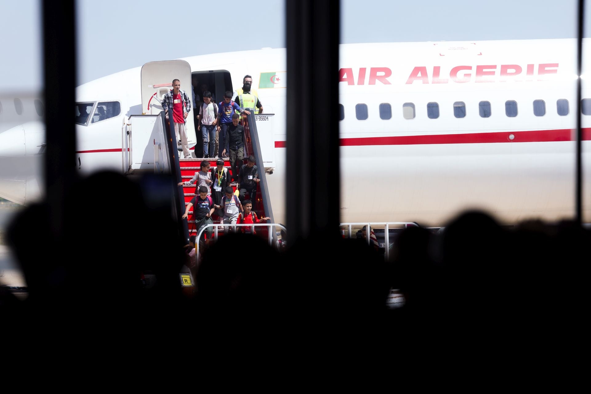 Llegada de los niños saharauis al Aeropuerto de Villanubla.