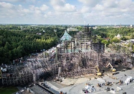 El escenario principal de Tomorrowland quemado.