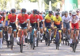 Salida de la carrera en la Acera de Recoletos.