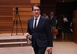 El consejero Suárez-Quiñones, en una sesión de las Cortes.