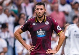 Amallah, cabizbajo tras un gol encajado por el Pucela en el Santiago Bernabéu.
