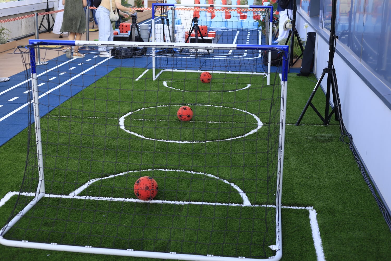 Un pequeño campo de fútbol en el hospital.
