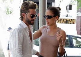 Pelayo Díaz con Hiba Abouk.