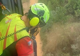 Labores de búsqueda del hombre desaparecido que finalmente fue hallado sin vida en una masa de agua.