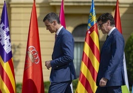 Los presidentes Pedro Sánchez y Salvador Illa, en junio, en la conferencia que reunió en Barcelona al responsable del Gobierno central y los dirigentes de las autonomías.