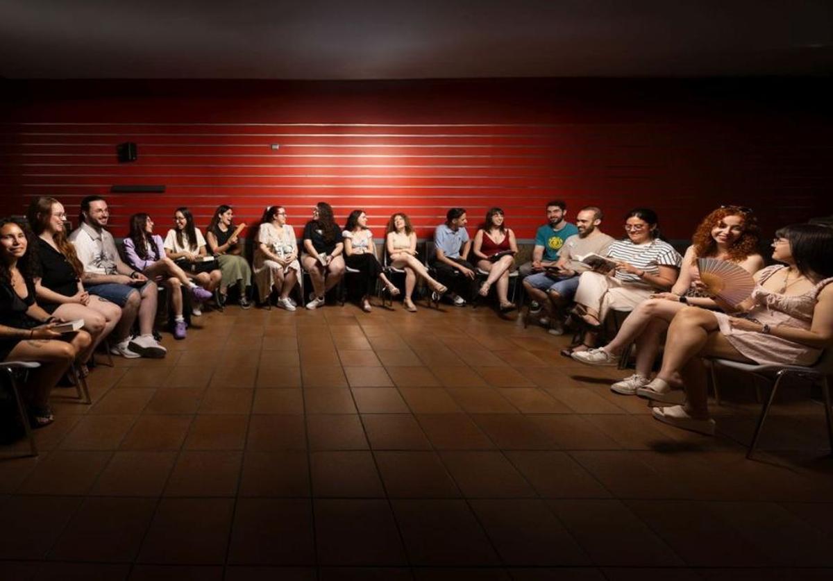 Jade Ortega, Andrea Alonso,Carlos de la Torre, Maja Rodríguez, Paula Ortega, Alba Espiño, Cristina Madrazo, Lucía Jiménez, Carla San José, Diana Navarro, Miguel Ángel Molina, Vero D., David A., Vicente Martínez, Sara Menéndez, Adriana Pintado y Sheila Toquero, en una de las sesiones de Vallafantasía.
