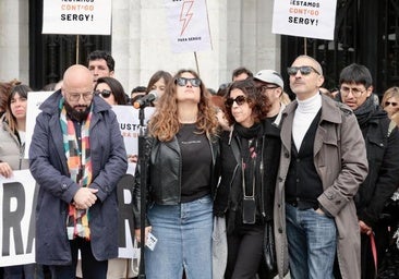 Familiares y allegados de Sergio Delgado durante una concentración en la Plaza Mayor de Valladolid para pedir Justicia, el pasado mes de abril.