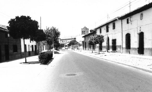 Una calle de la localidad en 1990.