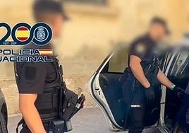 Agentes de la Policía Nacional tras la detención.