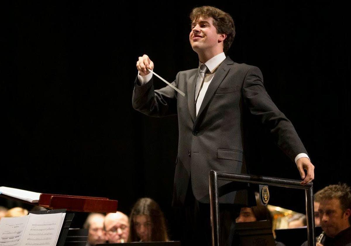 El director de orquesta segoviano José Luis López-Antón en pleno concierto.