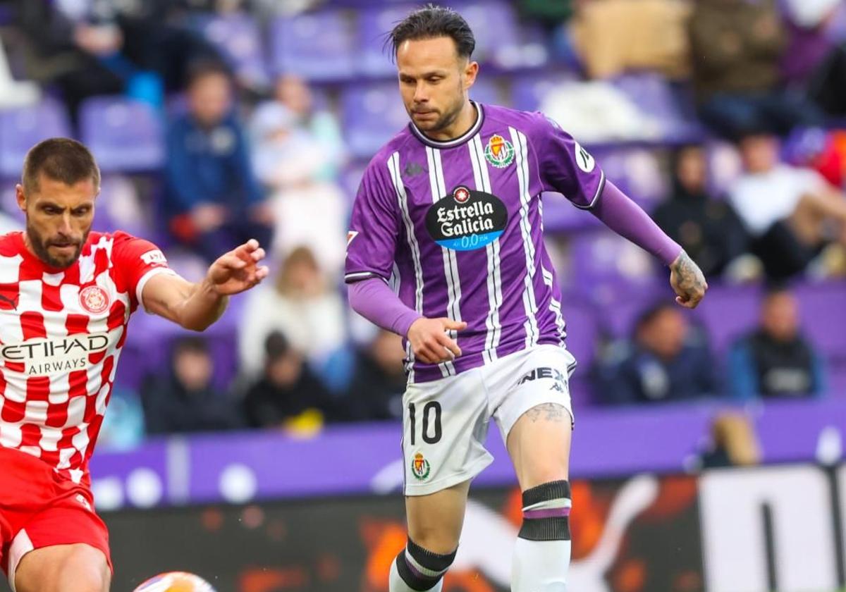 Iván Sánchez en un partido ante el Girona la temporada pasada en Zorrilla.