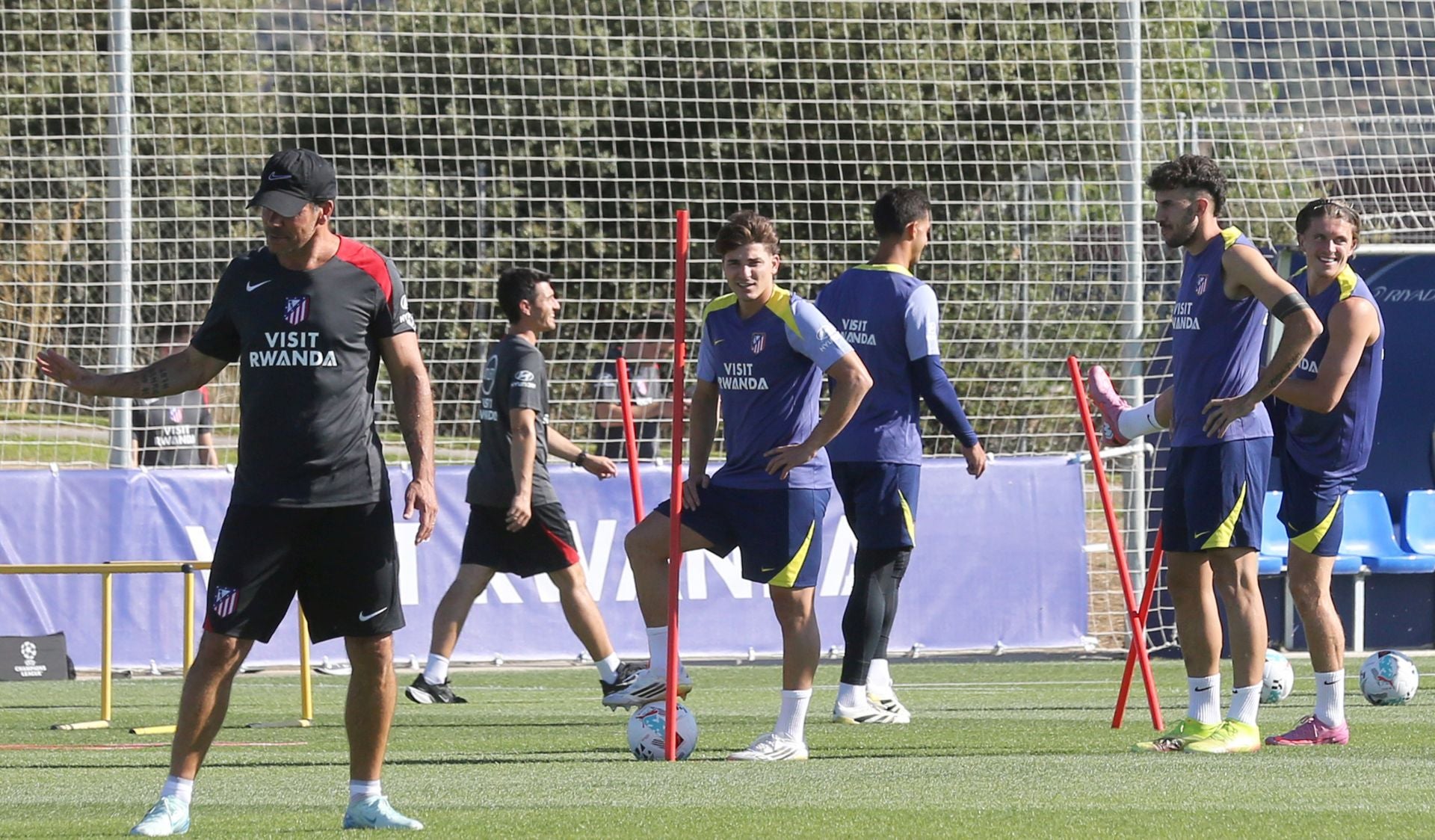 Fotos del primer entrenamiento del Atlético de Madrid en Los Ángeles de San Rafael