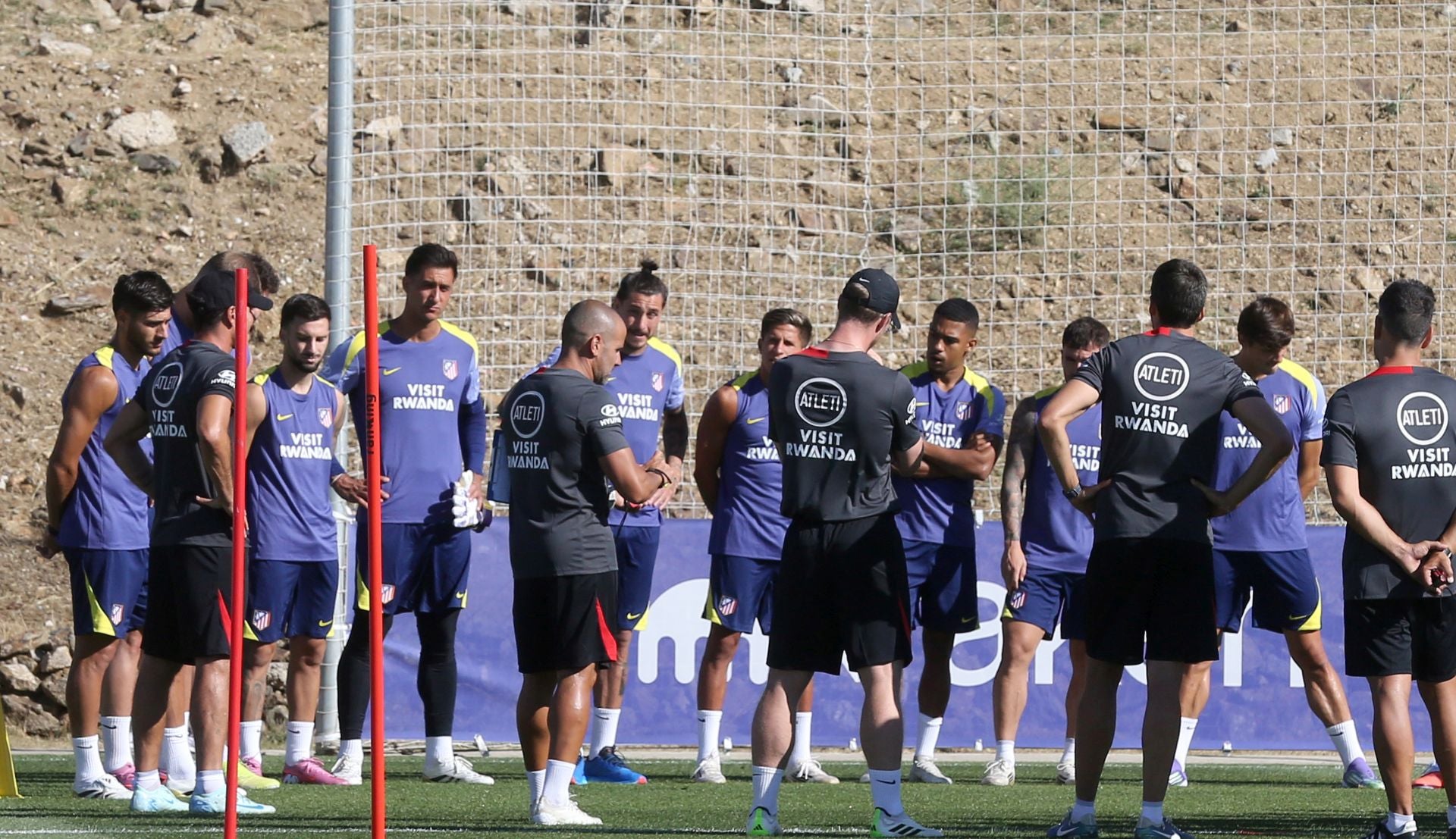 Fotos del primer entrenamiento del Atlético de Madrid en Los Ángeles de San Rafael