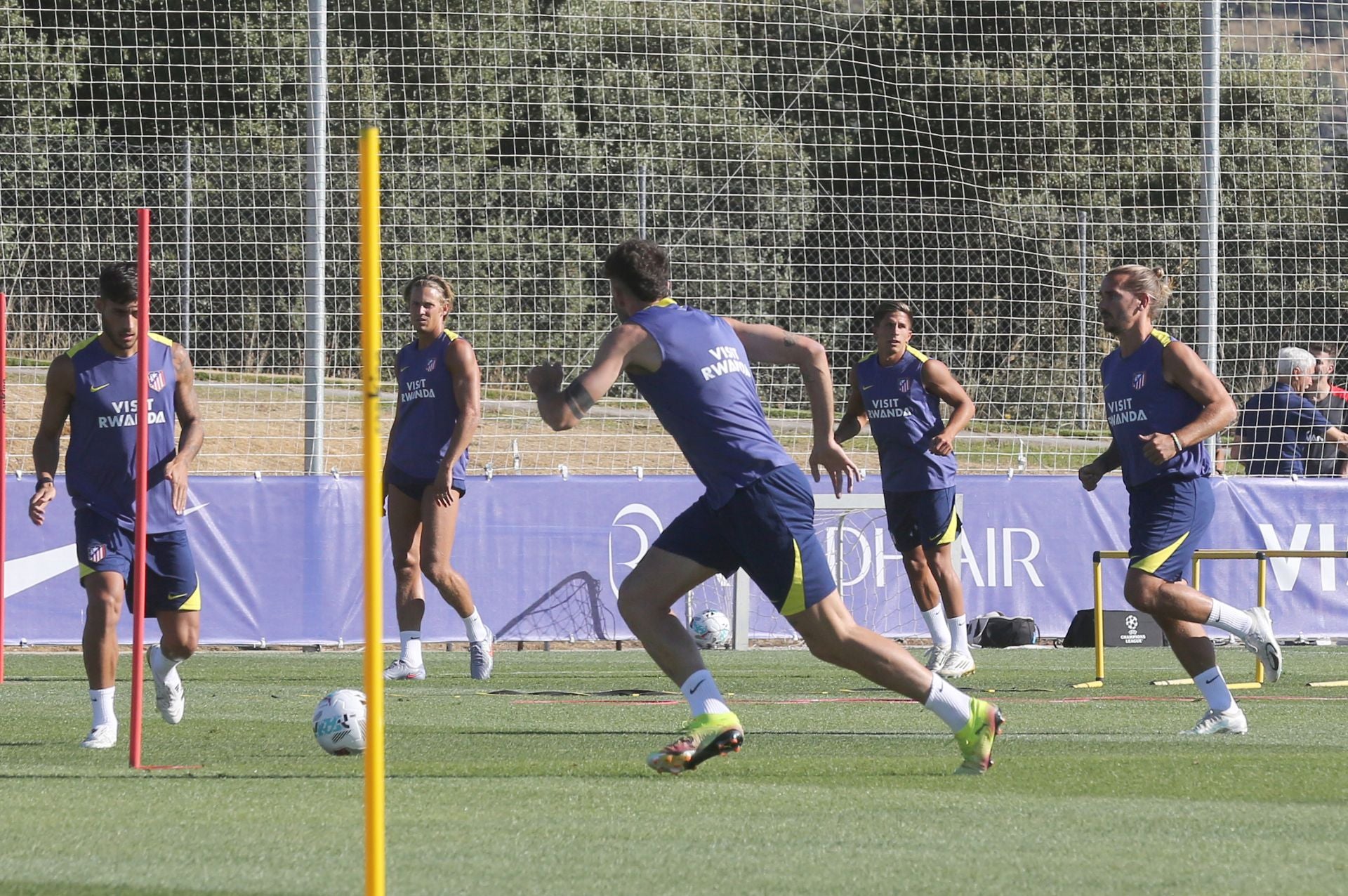 Fotos del primer entrenamiento del Atlético de Madrid en Los Ángeles de San Rafael