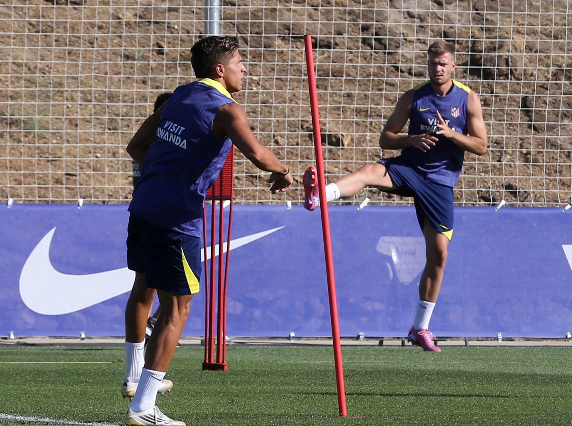 Fotos del primer entrenamiento del Atlético de Madrid en Los Ángeles de San Rafael