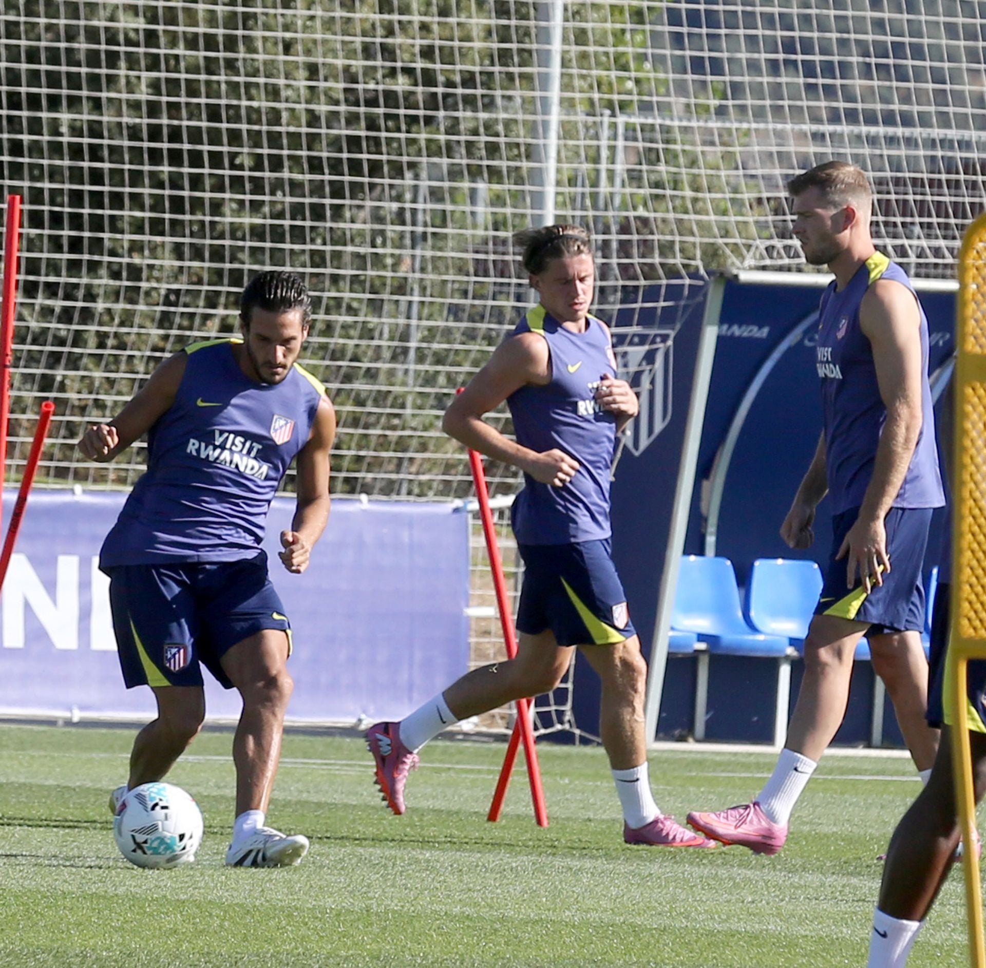Fotos del primer entrenamiento del Atlético de Madrid en Los Ángeles de San Rafael