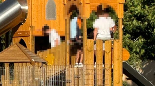 Jóvenes en el parque 'El Pinarillo' de El Espinar.