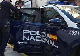 Imagen de archivo de una dotación de la Policía Nacional.
