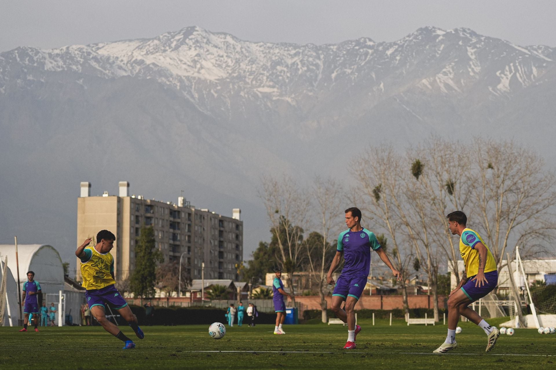 Latasa, David Torres y Nikitscher realizan uno de los ejercicios del entrenamiento,