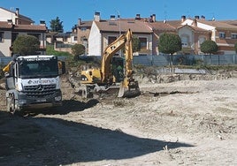 Obras en la parcela del futuro centro de salud de Cuéllar.