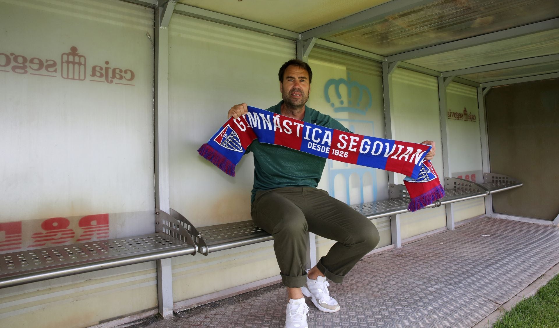 Fotos de la presentación de Iñaki Bea como nuevo entrenador de la Segoviana