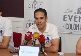 Mario Arranz, presidente del Recoletas Atlético Valladolid, en la presentación de Jorge Serrano.