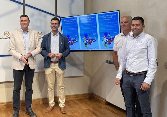 De izquierda a derecha: Javier González (diputado de Deportes y Juventud), David Esteban (alcalde de Medina de Rioseco), Narciso Suárez (delegado provincial) y Rubén García (presidente de la Federación de Piragüismo de CyL).
