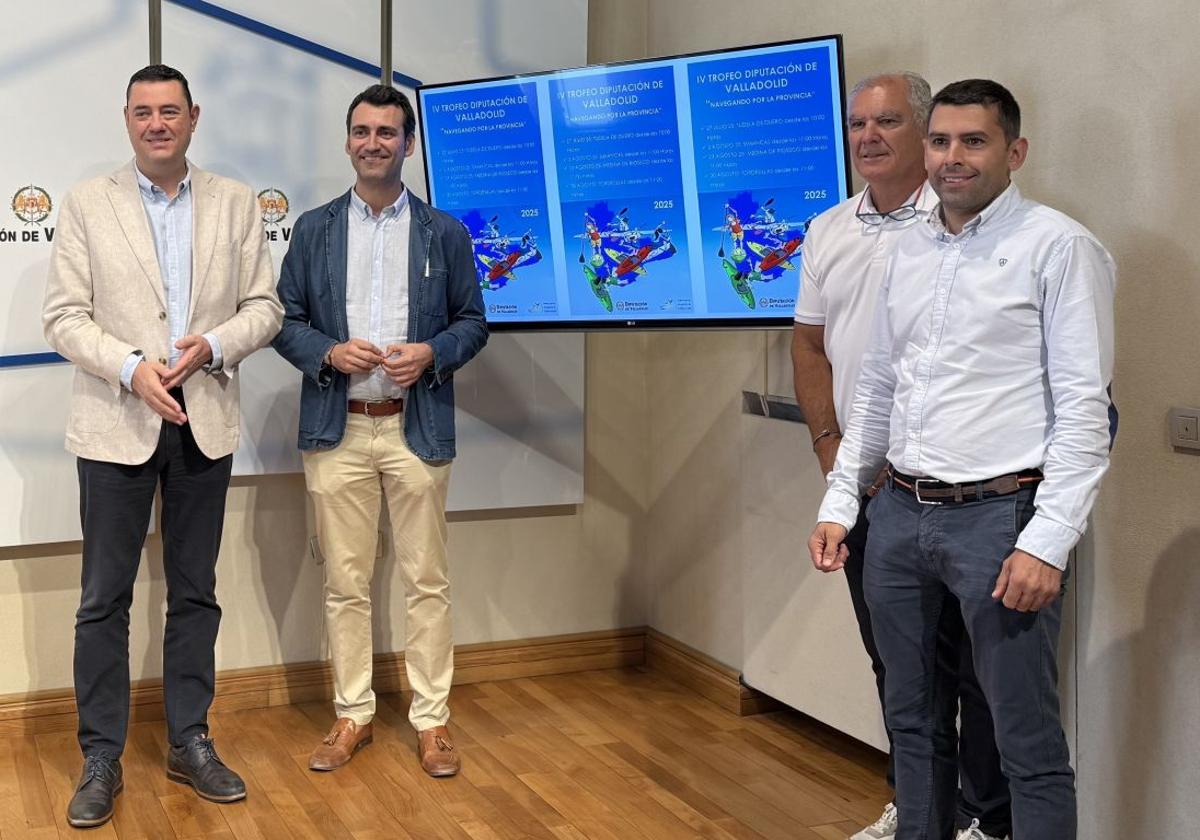 De izquierda a derecha: Javier González (diputado de Deportes y Juventud), David Esteban (alcalde de Medina de Rioseco), Narciso Suárez (delegado provincial) y Rubén García (presidente de la Federación de Piragüismo de CyL).