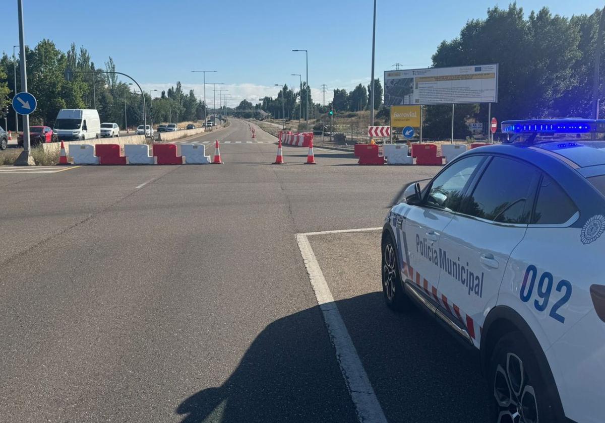 Corte en la VA-20, a la altura de la glorieta del Hospital Río Hortega, este jueves.