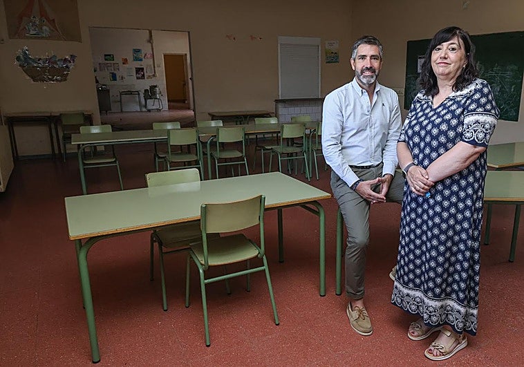 Manuel Velázquez, presidente de Down Valladolid y Toñi Juan, gerente, en las instalaciones cedidas a la asociación