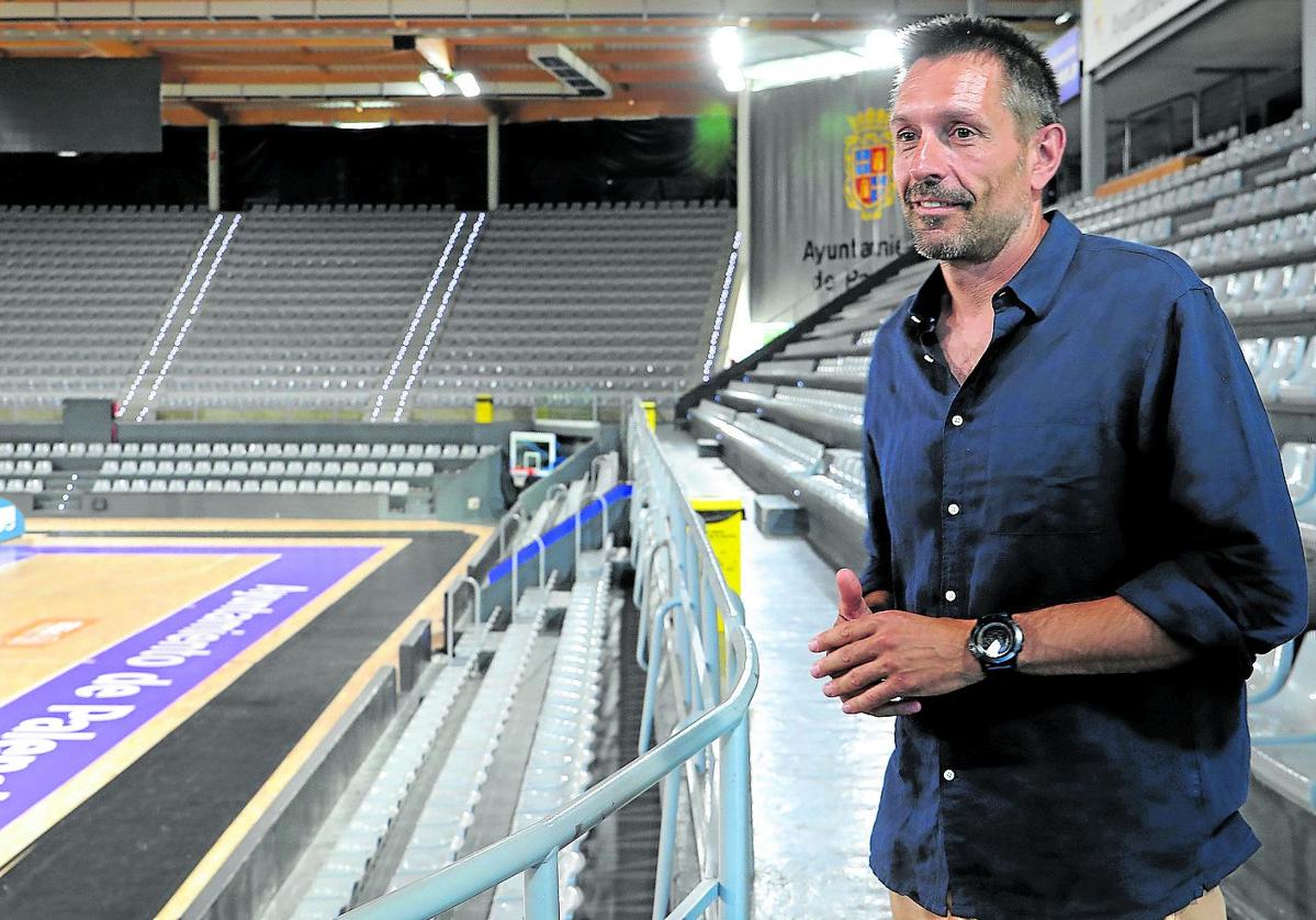 Natxo Lezkano, el pasado día 14, cuando fue presentado en el Pabellón de Deportes como nuevo técnico del Súper Agropal Palencia.