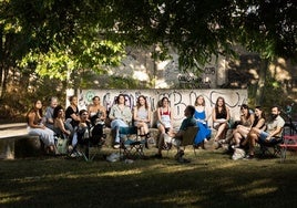 Participantes de Tertulias a la Fresca, en el encuentro que esta semana han celebrado en el parque de Las Norias.