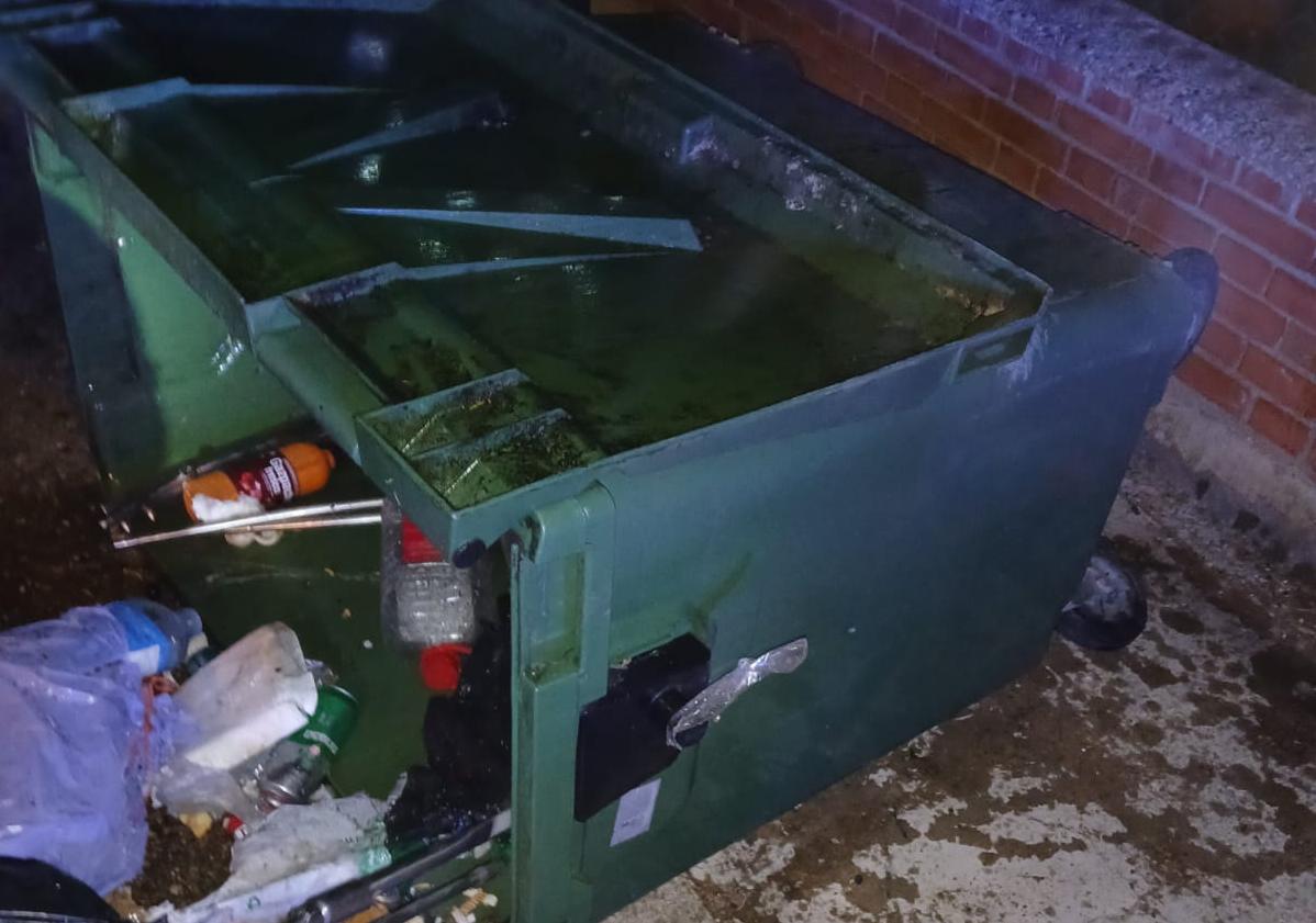 Imagen principal - Actos vandálicos cometidos en Venta de Baños.