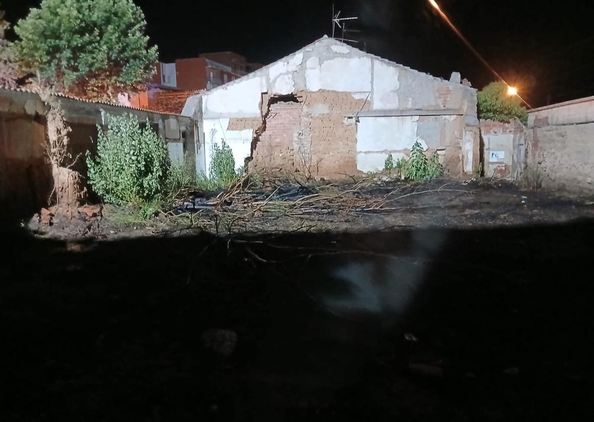 Imagen secundaria 1 - Actos vandálicos cometidos en Venta de Baños.