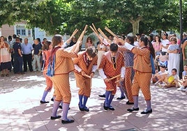 Una de las manifestaciones más importantes de la localidad cerrateña es la danza de Villamediana.