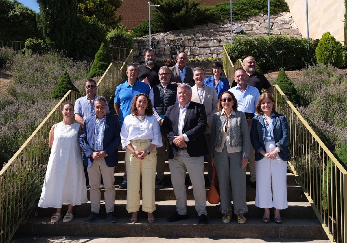 La consejera María González Corral, en una reunión de trabajo elebrada en la sede del Consejo Regulador de la Denominación de Origen Ribera del Duero.