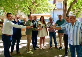 Brindis de autoridades por el 25º aniversario del Museo del Vino.