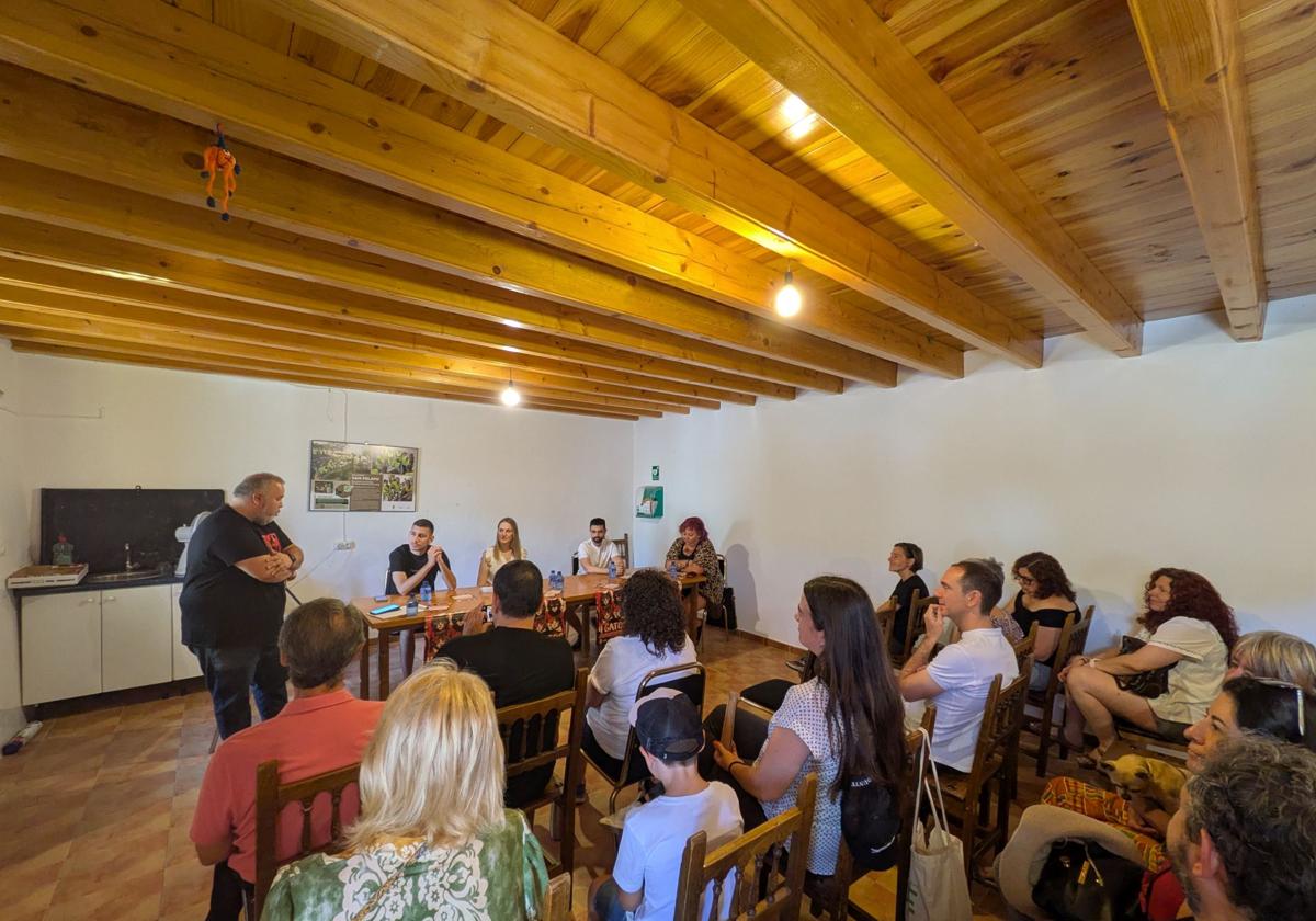 Richard Hernández, Alberto Sánchez, Rebeca Pasalodos, Carlos Badás y Elisa Cerrillo durante la mesa redonda celebrada en San Pelayo