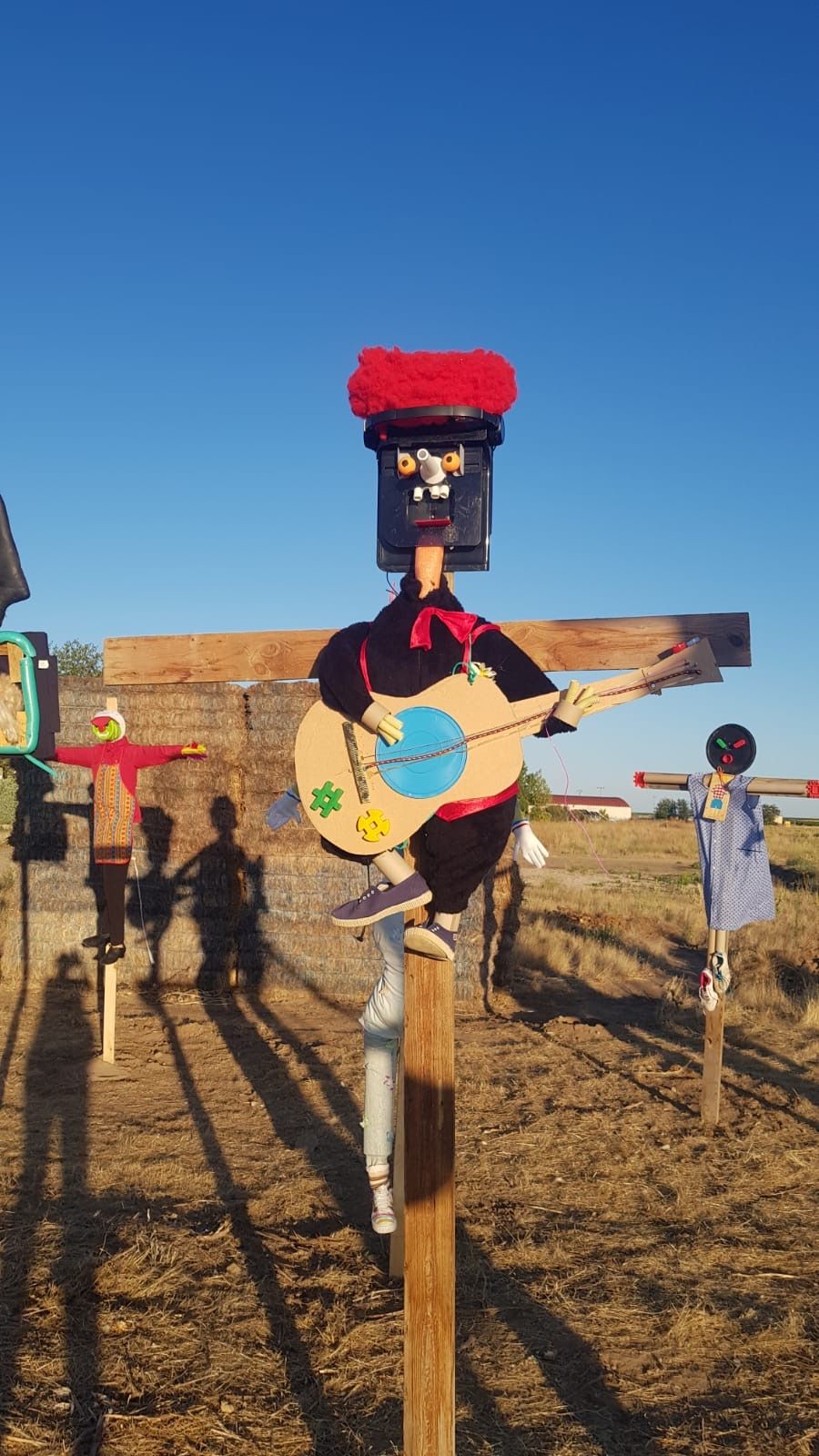 El Día de los Espantapájaros de Serrada, en imágenes