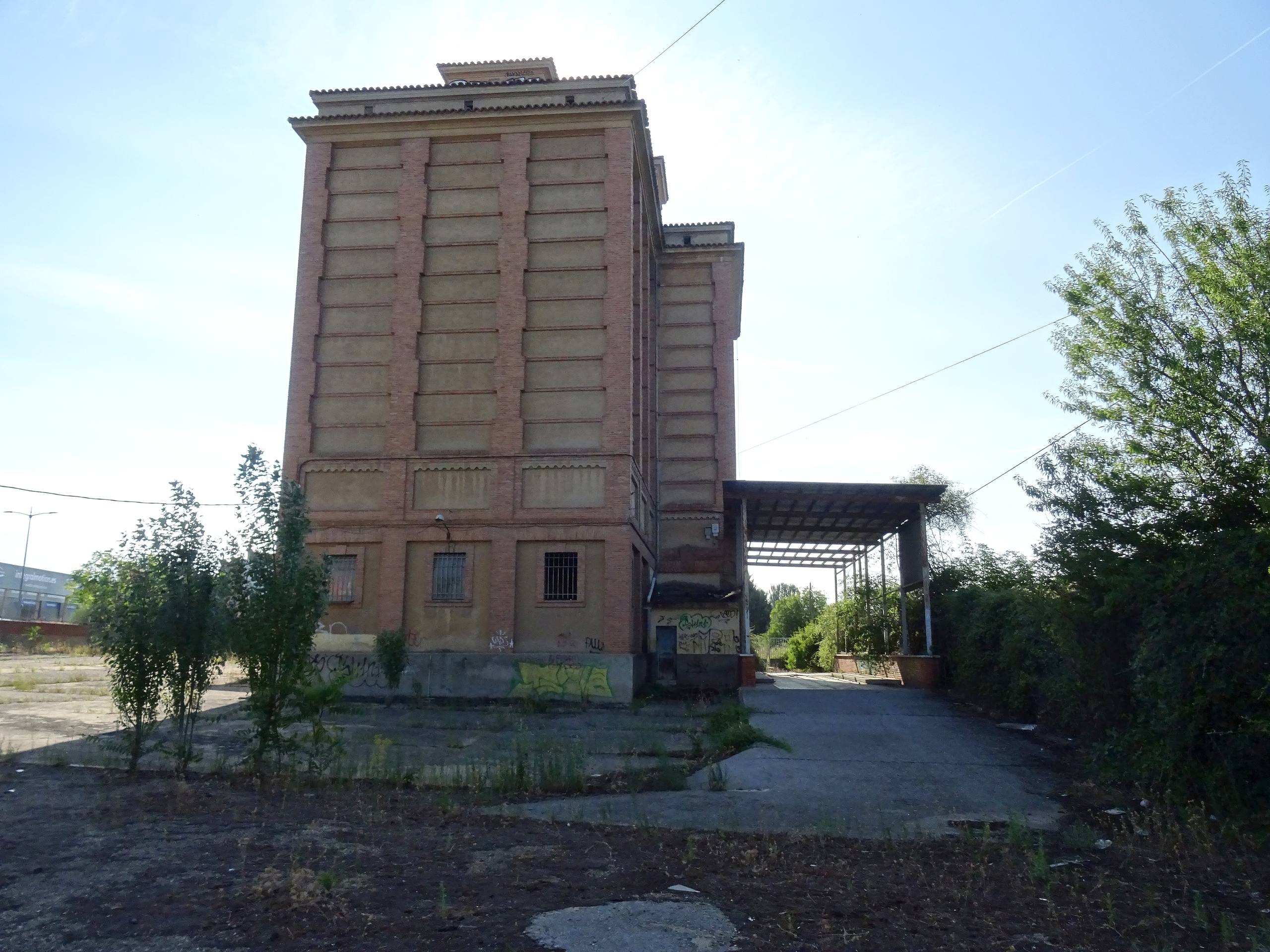 El estado del silo abandonado de la avenida de Gijón, en imágenes