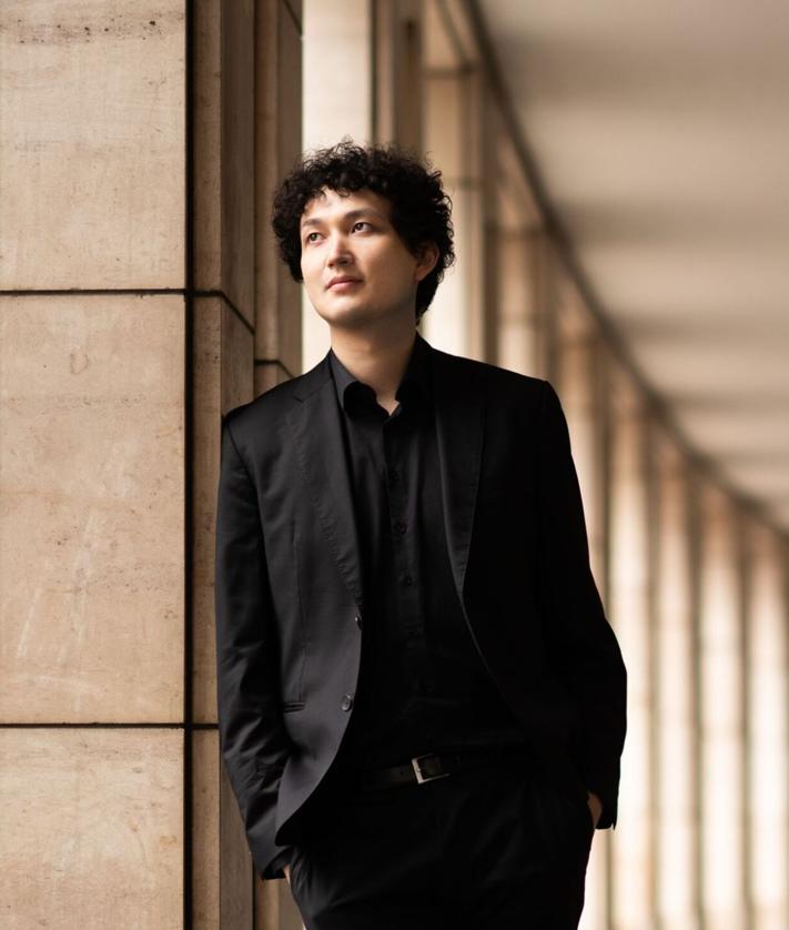 Imagen secundaria 2 - Arriba, Olga Martínez,Alicia Garrudo y Chema Corvo, que interprearán el programa 'Pintan coplas'. Abajo, Lana Trotovsek y maria Canyigueral. El pianista japonés Marcel Tadokoro.