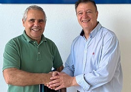 El director de Cáritas, Luis Fernando Asensio, y el gerente de Aquona en Palencia, Javier del Sol.