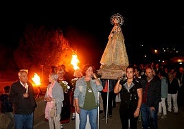 La Virgen de Allende El Río procesionará al resplandor de las hogueras en el mes de septiembre.