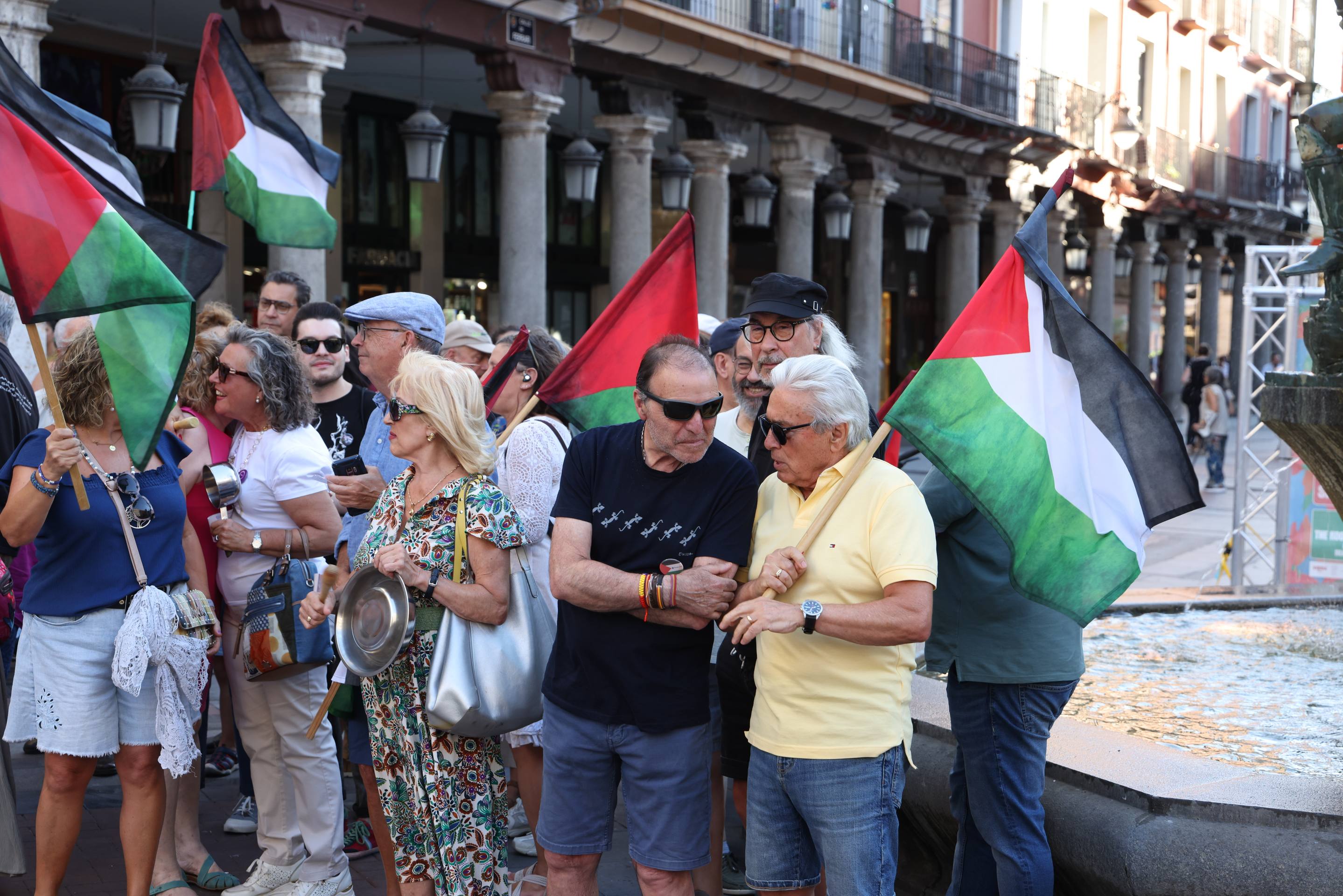 Cacelorada protesta en Fuente Dorada contra la guerra en Gaza
