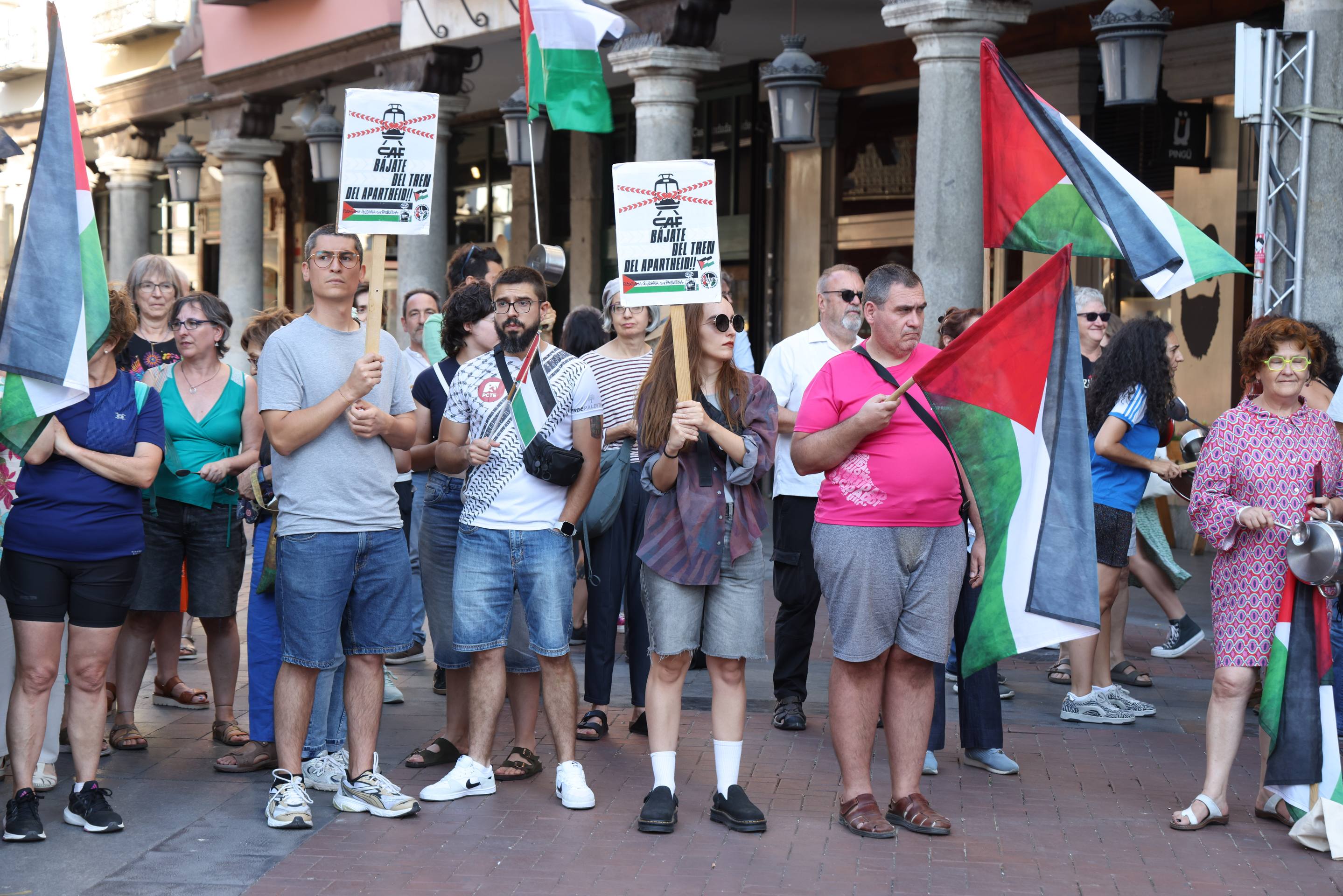 Cacelorada protesta en Fuente Dorada contra la guerra en Gaza