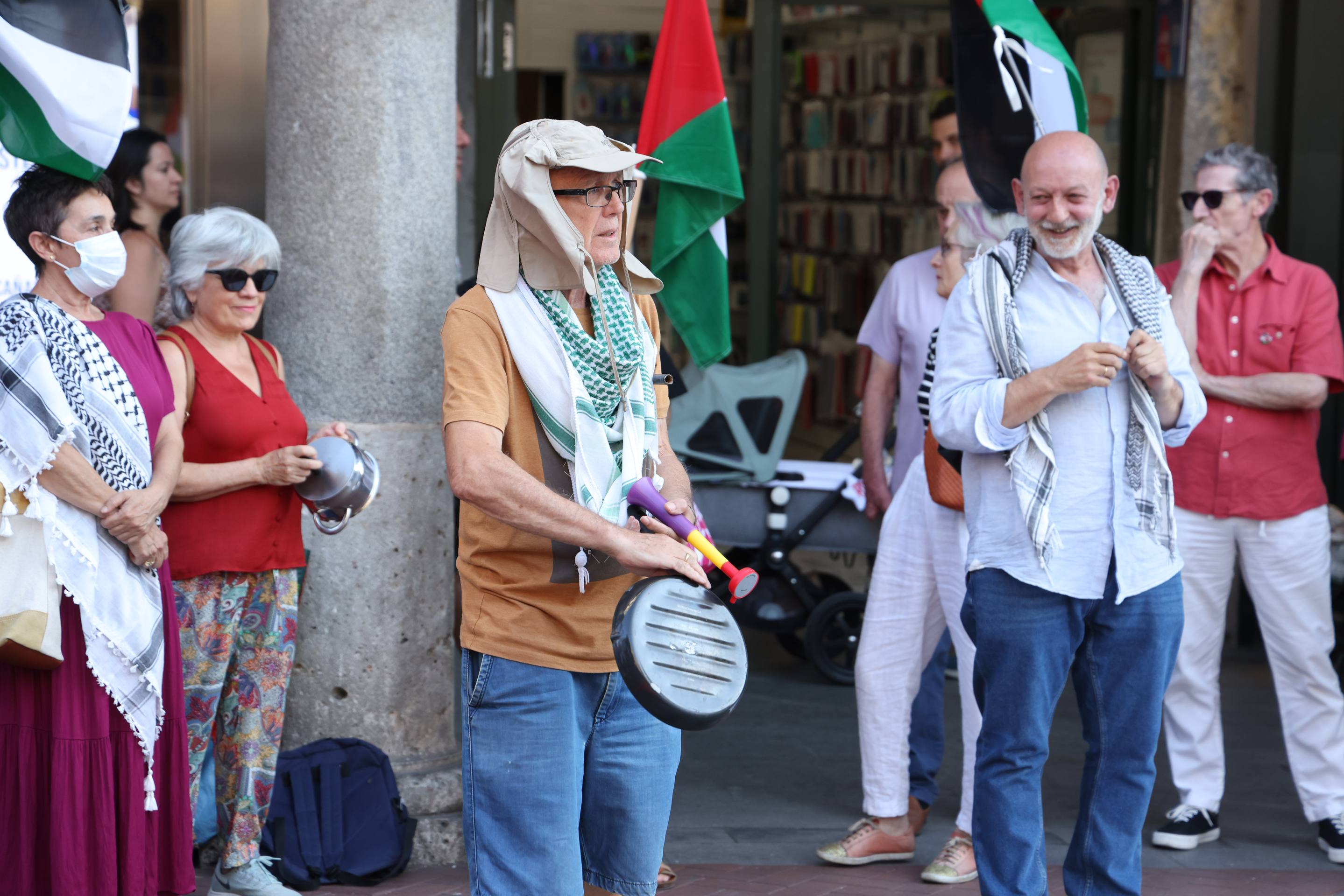 Cacelorada protesta en Fuente Dorada contra la guerra en Gaza