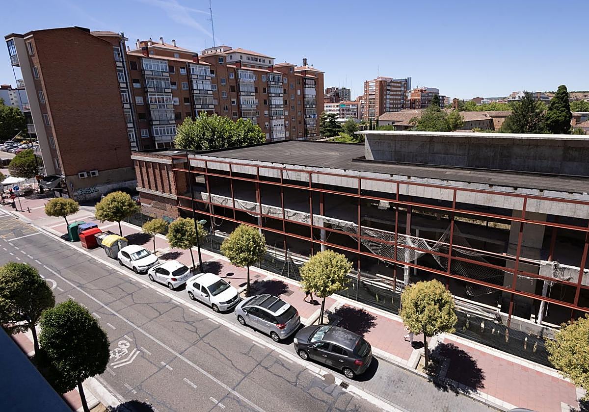 Armazón inacabado de la sede de la Tesorería de la Seguridad Social en la calle Cardenal Torquemada de Valladolid.