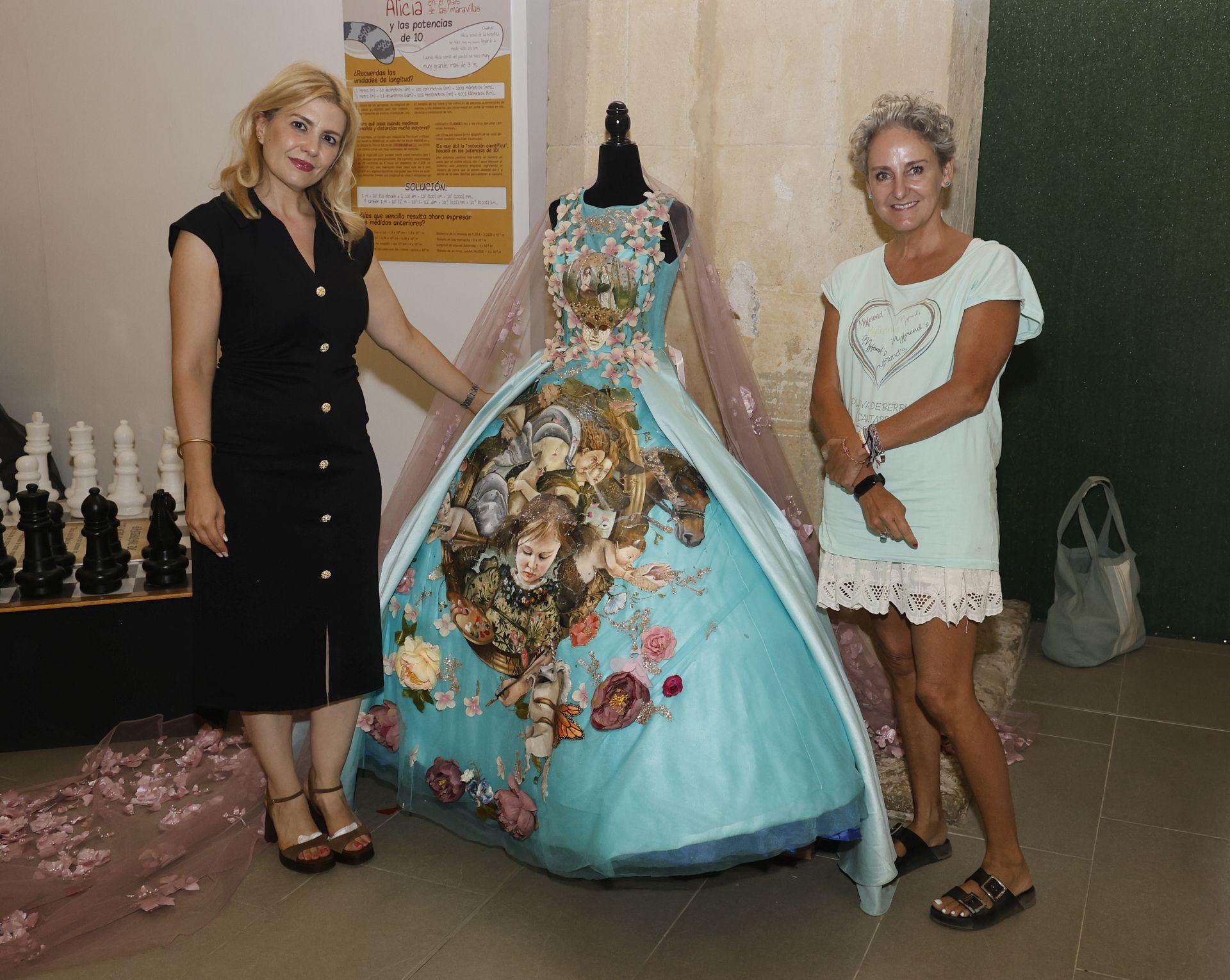 Una princesa visita el Museo de los Cuentos de Paredes