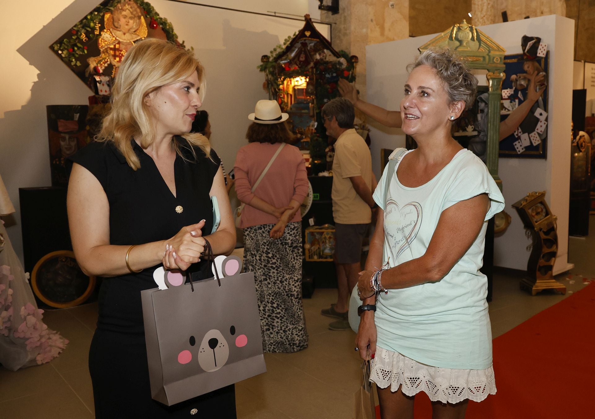 Una princesa visita el Museo de los Cuentos de Paredes